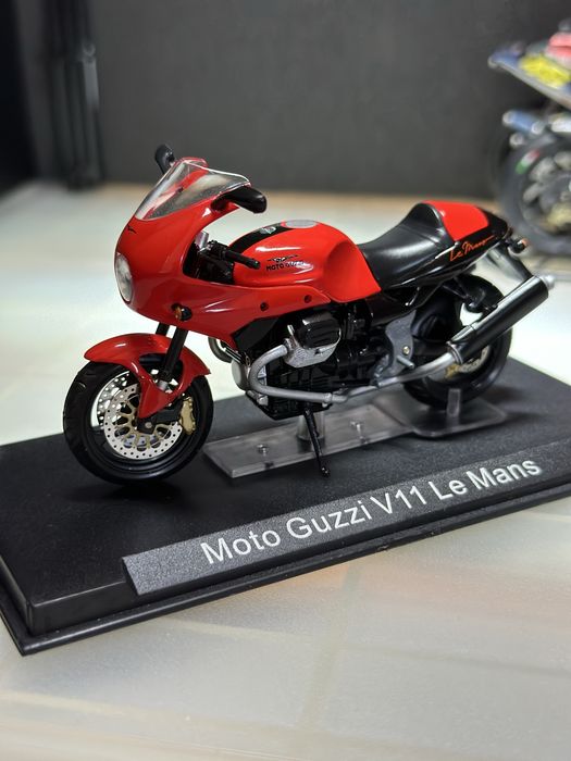 Miniatura Moto Guzzi V11 Le Mans na Escala 1/24 made by IXO