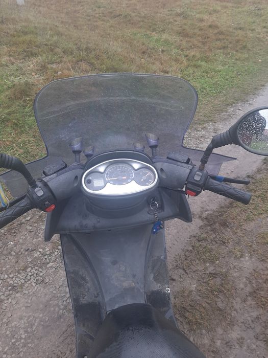 Ямаха маджестик 125.на хорошому ходу.