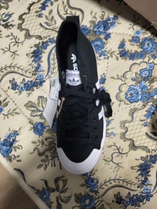 Vendo tênis das adidas novos