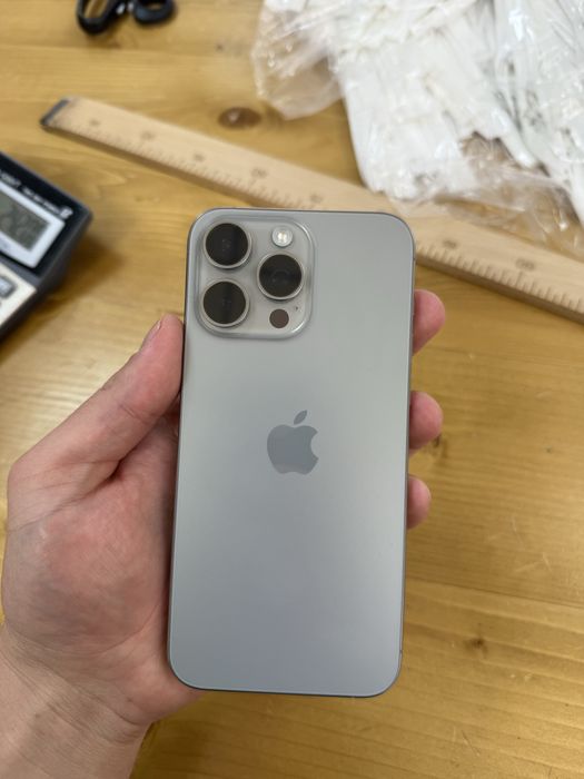 Iphone 15 pro max. E Sim