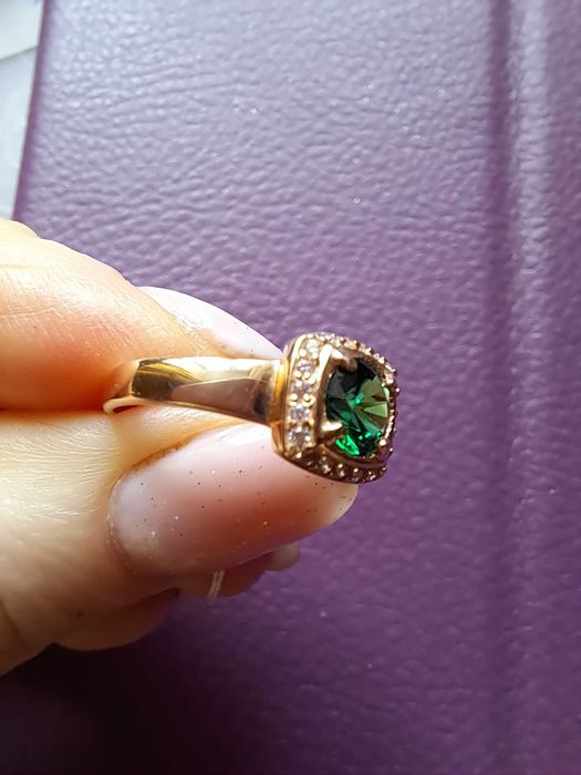 Золота Каблучка з турмаліном і фіанітами з червоного золота