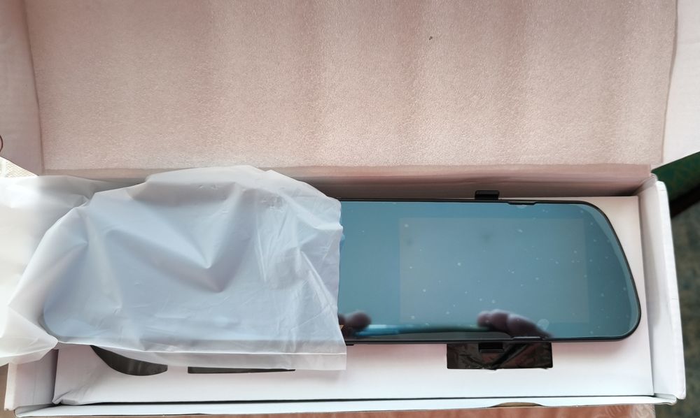 Rejestrator jazdy, kamera w lusterku z kamerą cofania.