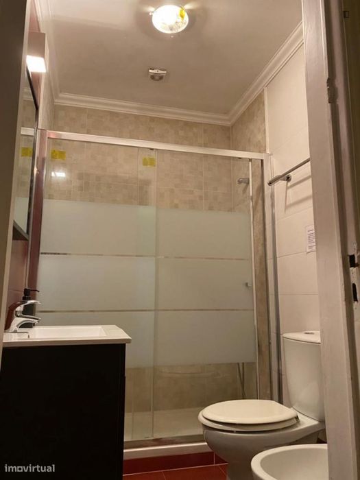 Quarto - localizado em Roma-Areeiro Lisbon