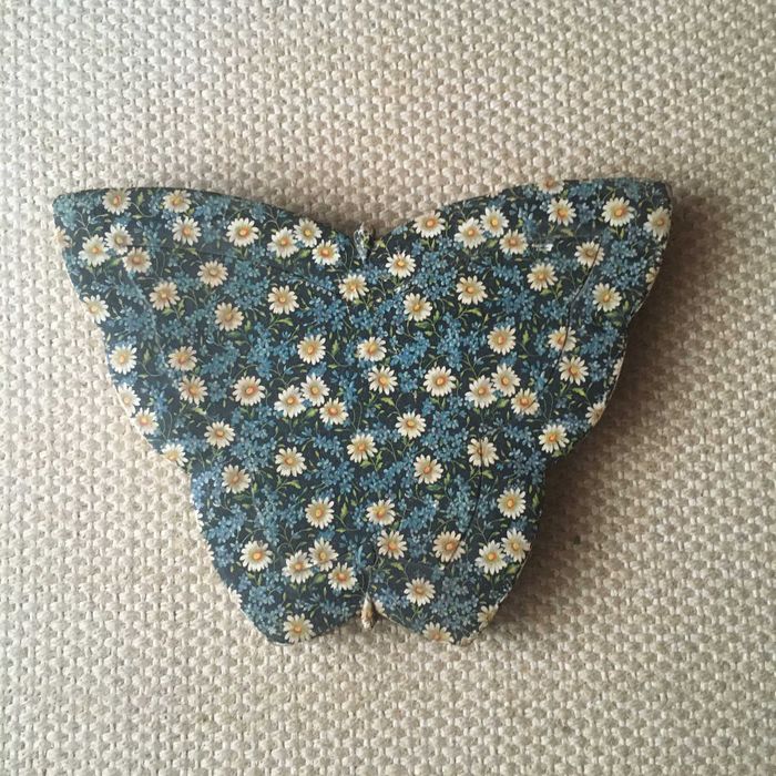 Caixa de costura em forma de borboleta