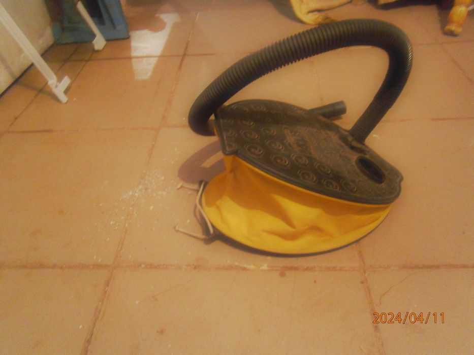 насос для надувания лодки.