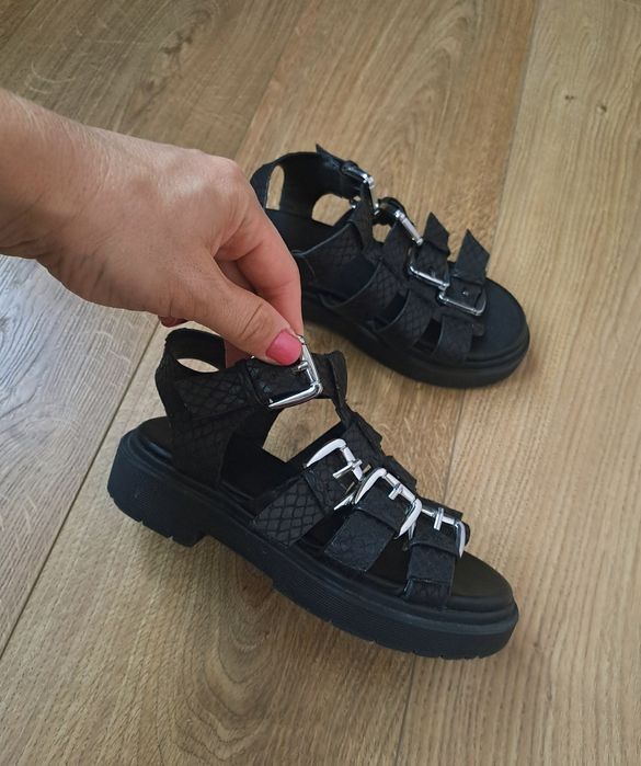 Чёрные босоножки для девочки