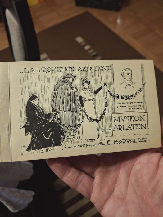Album z pocztówkami 12szt.z lat 1905-1915"Musée Arlaten"Świetny stan.