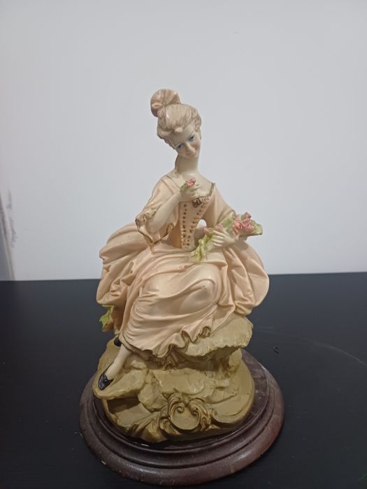 Estátua Mulher vitoriana