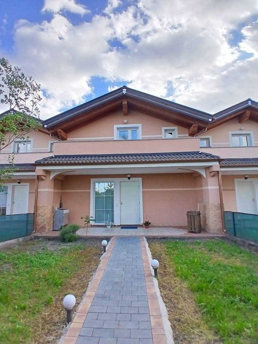 Таунхаус в італійському стилі, з ремонтом, готових для проживання