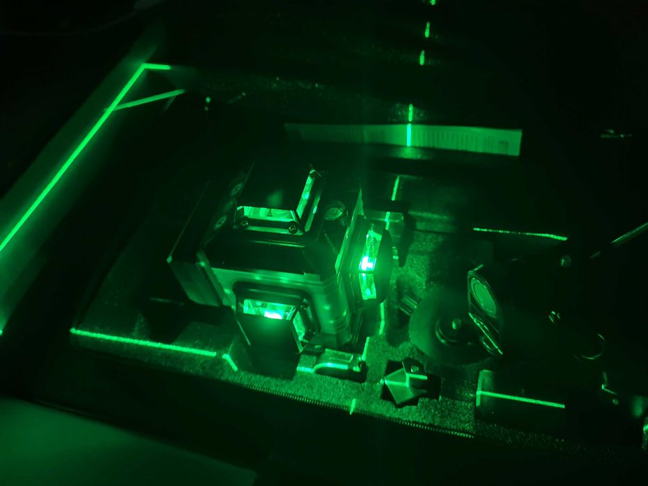 Nível laser 16 linhas profissional tripé 1,5m e 2 baterias, etc