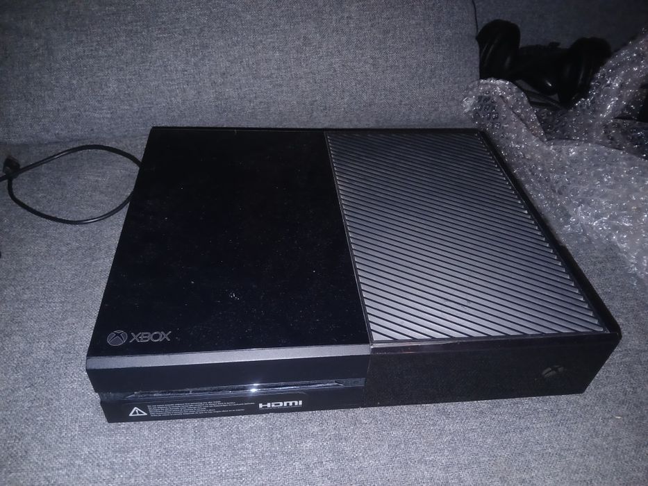 Xbox one konsola pad i 2 gry z dyskiem 1 t
