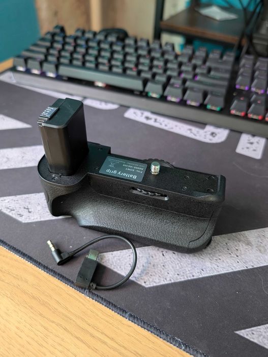 Grip Sony A6000 A6300 A6400 jak nowy mało używany