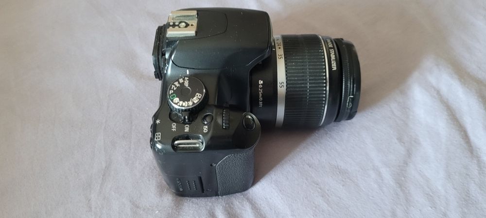 Камера,Canon EOS 450D с объективом EF-S 18-55mm IS.