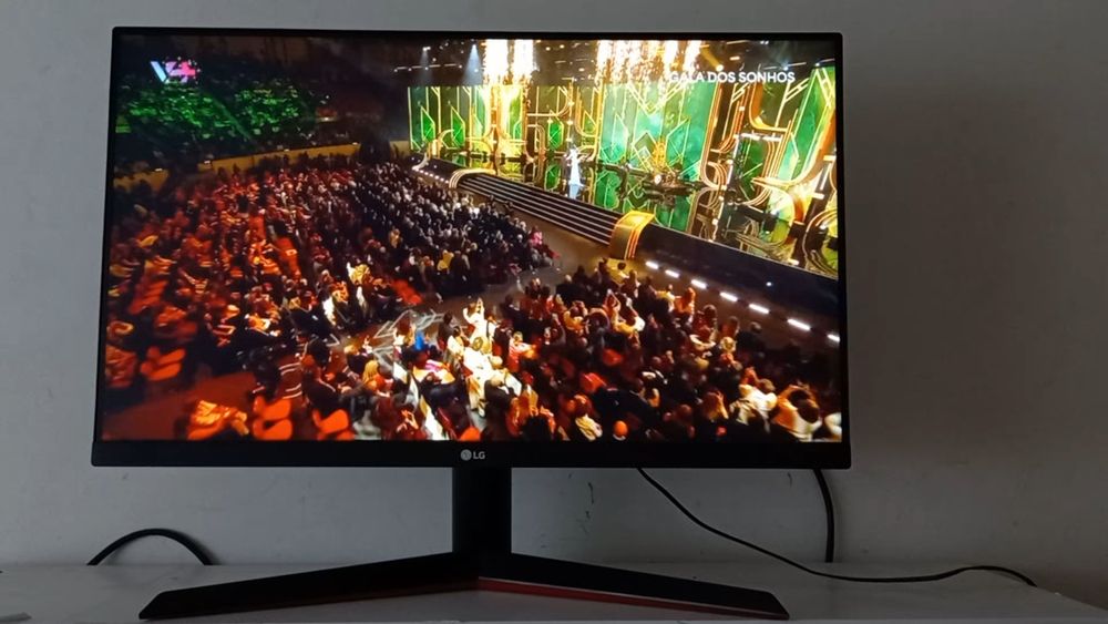 Monitor Gaming  LG 24 Polegadas HDMI e som  tela fina