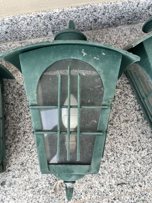 Candeeiros de parede em aço com lampadas de led