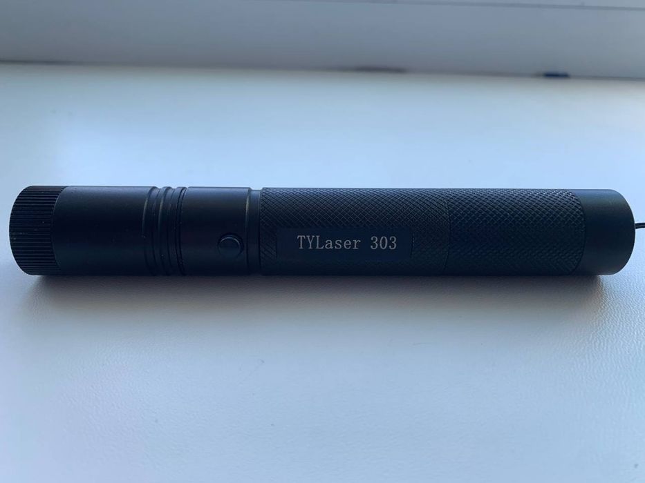 Потужна лазерна указка