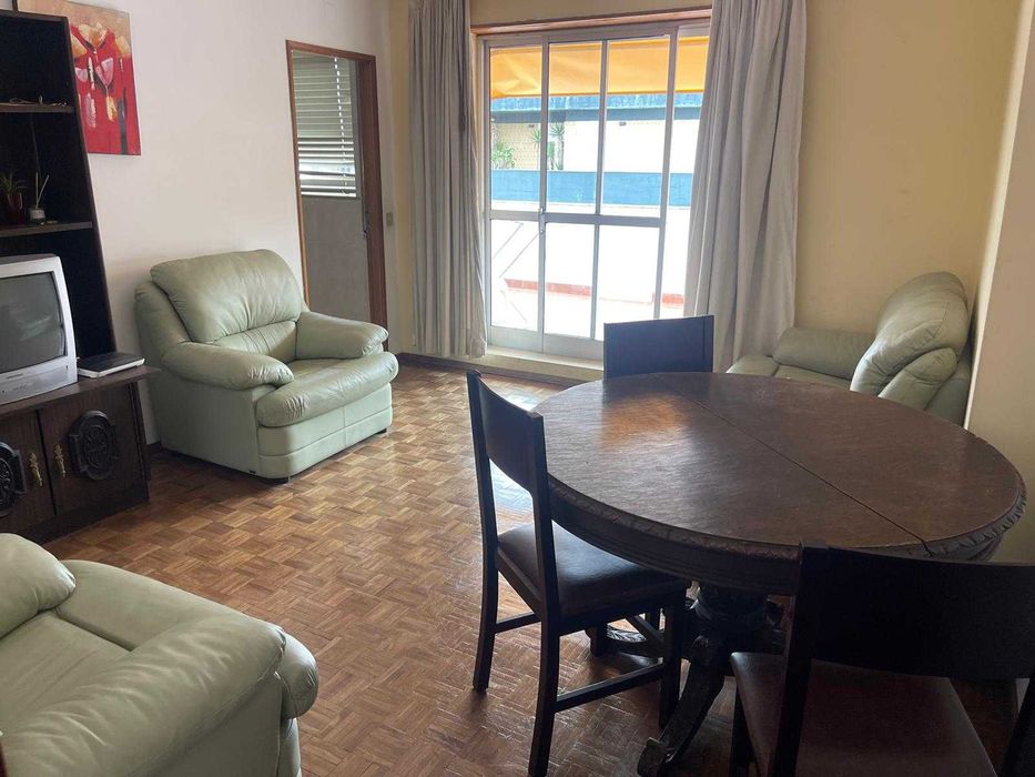 Arrenda-se quarto individual na Av. Marquês de Pombal LEIRIA  - DESPESAS INCLUIDAS