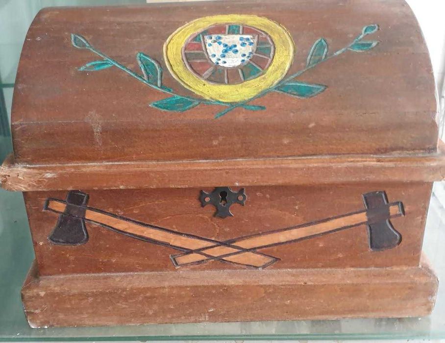 Baú  decorativo antigo, peça única
