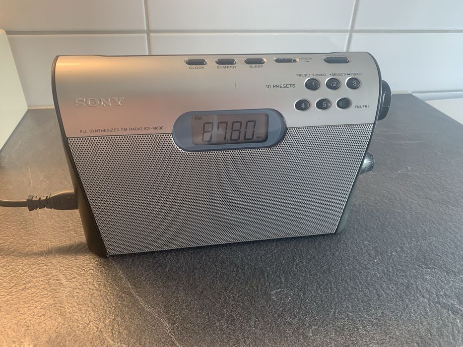 Портативний радіоприймач Sony ICF-M600.