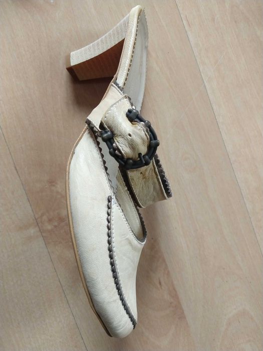 Buty klapki na obcasie skórzane z likwidacji sklepu 36,37,39,40