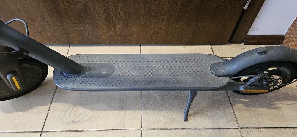 3721/25 Hulajnoga elektryczna Xiomi Mi Essential