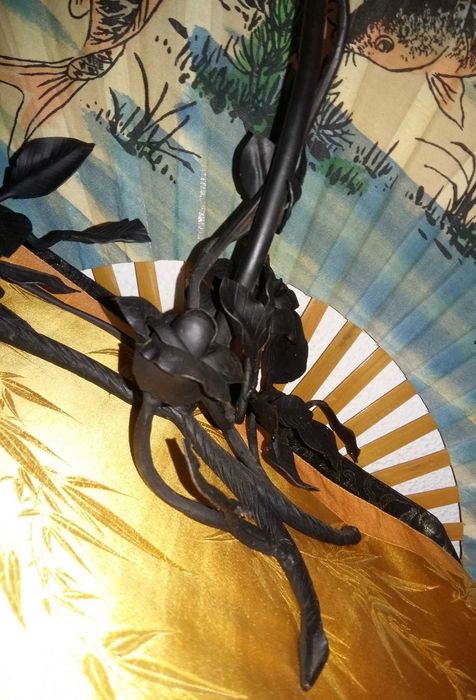 Bonito Candieiro Tulipa Arte de France, Armação esculpida em Ferro