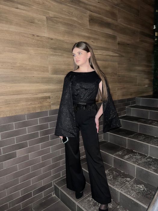 Продаю костюм