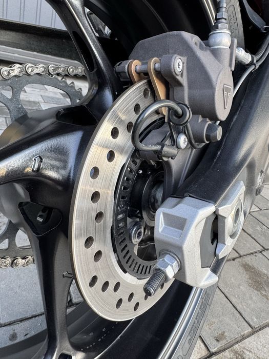 Triumph Daytona 660 доставка обмін