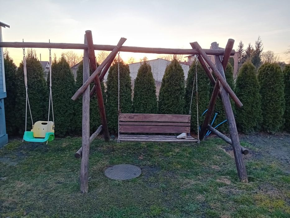 Huśtawka ogrodowa drewniana