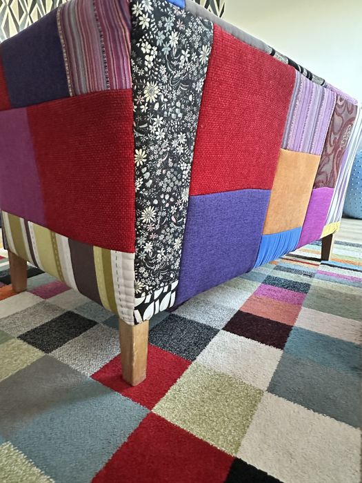 Sofa kolorowa w dobrym stanie