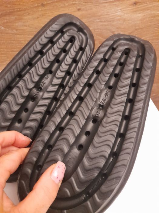 Klapki z kokardą 37