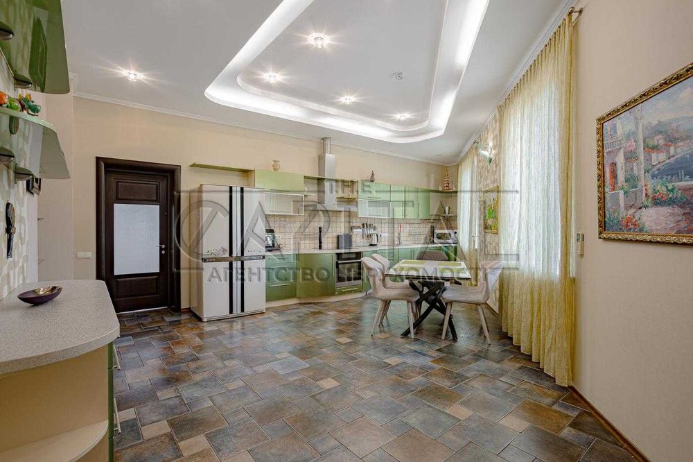 Оренда елітного будинку в Оболонському районі Київ  перша лінія Дніпра