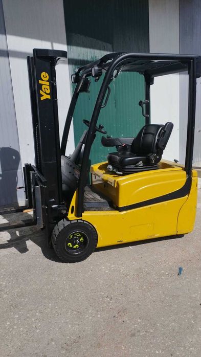 Empilhador eléctrico Yale ERP18VT - 1.800 Kg (2660)