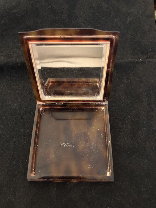 Caixa antiga pó de arroz em tartaruga