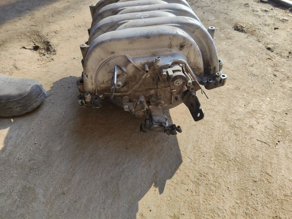 Впускний колектор Ауді А8 д2 4.2