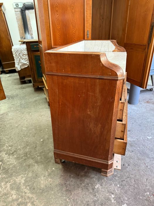 Sprzedam starą komodę z blatem z kamienia 91