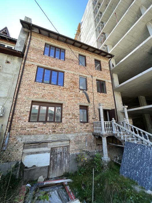 Продаж будівлі в центрі Яремче