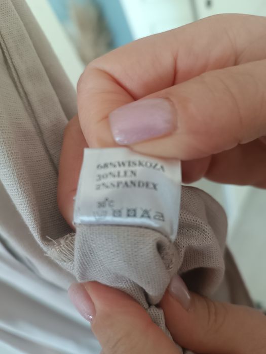 Półcienna długa sukienka beżowa