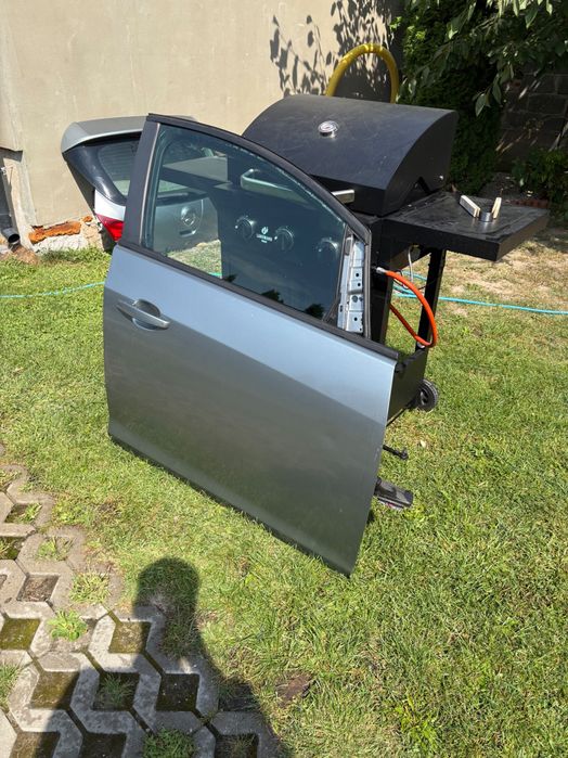Drzwi Przód Prawe Opel Astra J Srebrne / Szare (Szyba, Klamka, Głośnik)