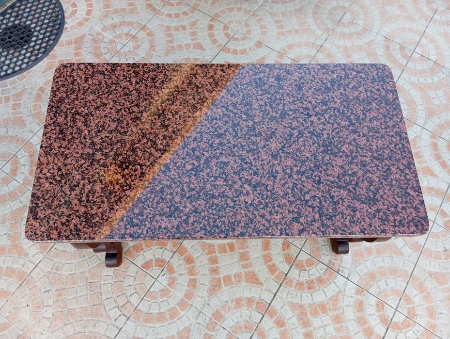 Mesa de sala em madeira