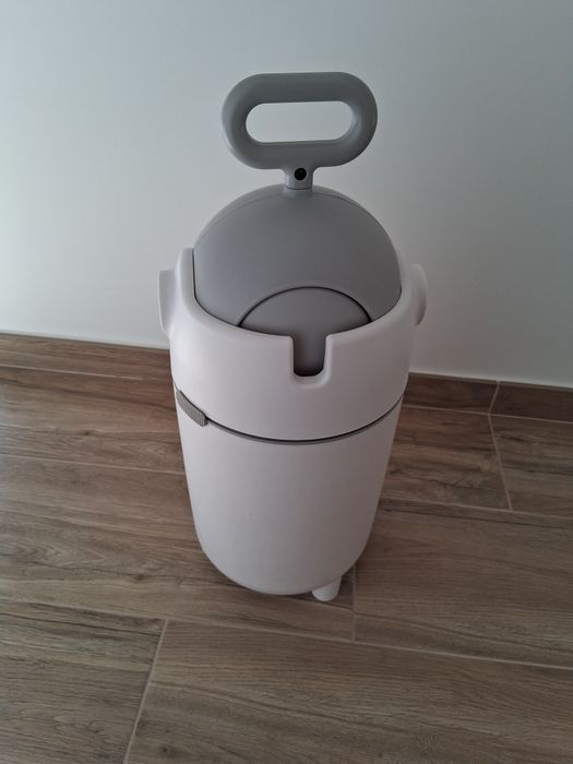 Caixote do lixo para fraldas de bebe