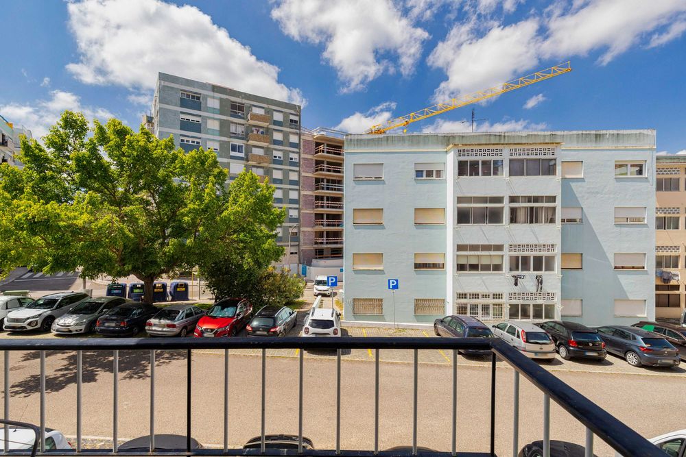 Apartamento T3 Remodelado com Varandas em Setúbal