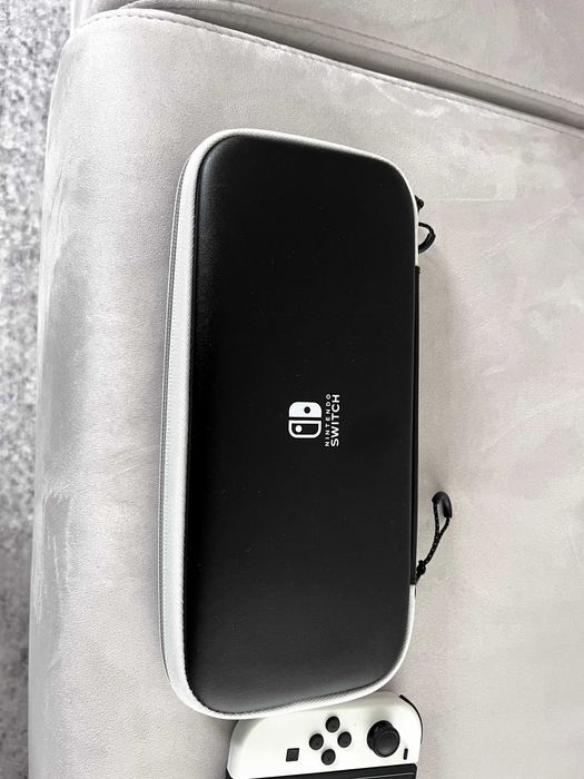 Nintendo switch OLED + 2 comandos wireless + bolsa de transporte