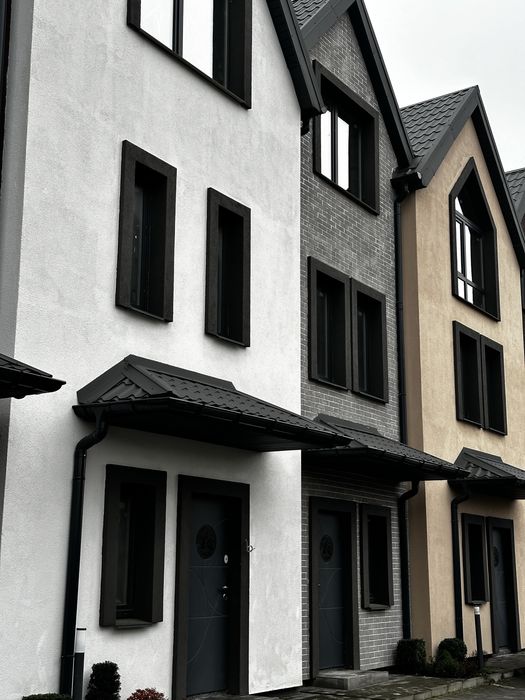Продаж таунхаусу без ремонту с. Софіївська Борщагівка вул. Райдужна 43