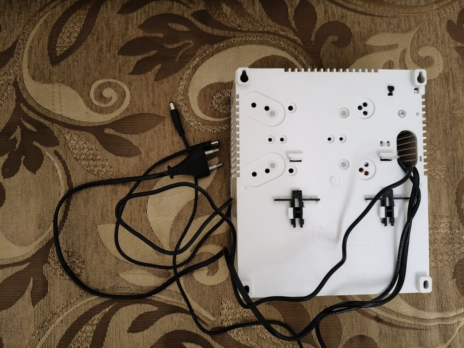 ДБЖивлення для роутера і оптоволоконного терміналу.