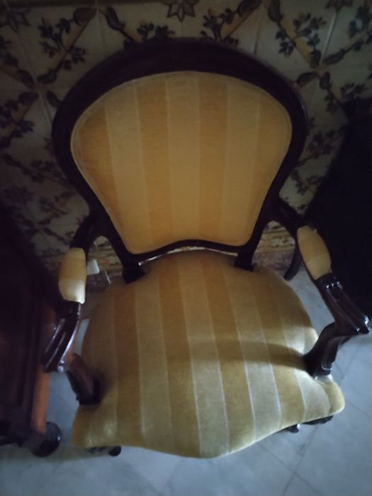 2 Cadeirões clássicos em ótimo estado e muito bonitos