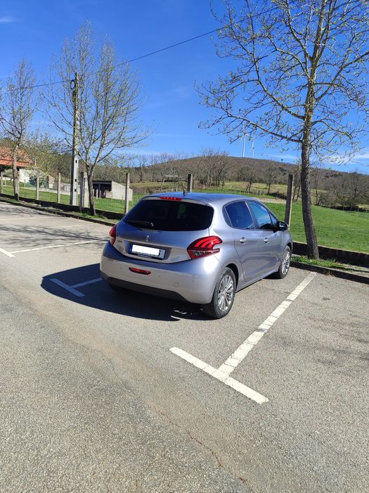 Peugeot 208 1.2 PureTech Signature