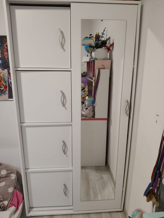 Szafa biała z lustrem