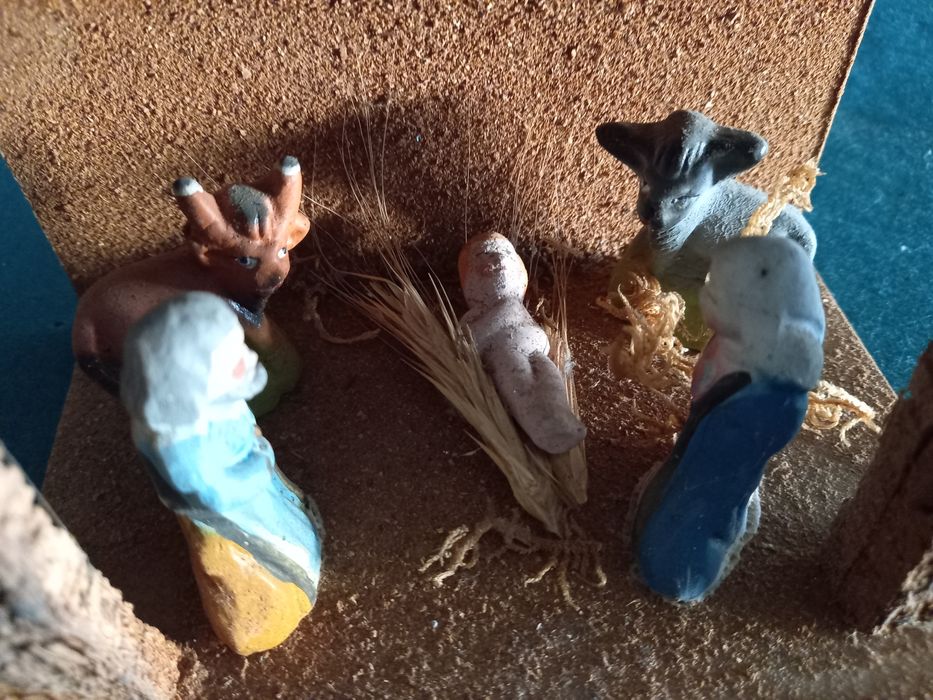 Presépio de barro e cortiça