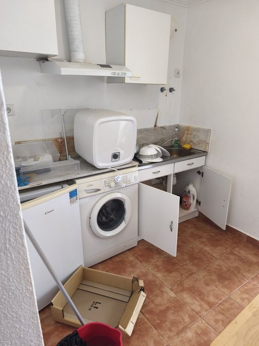 Casa pequena na Trafaria com quintal